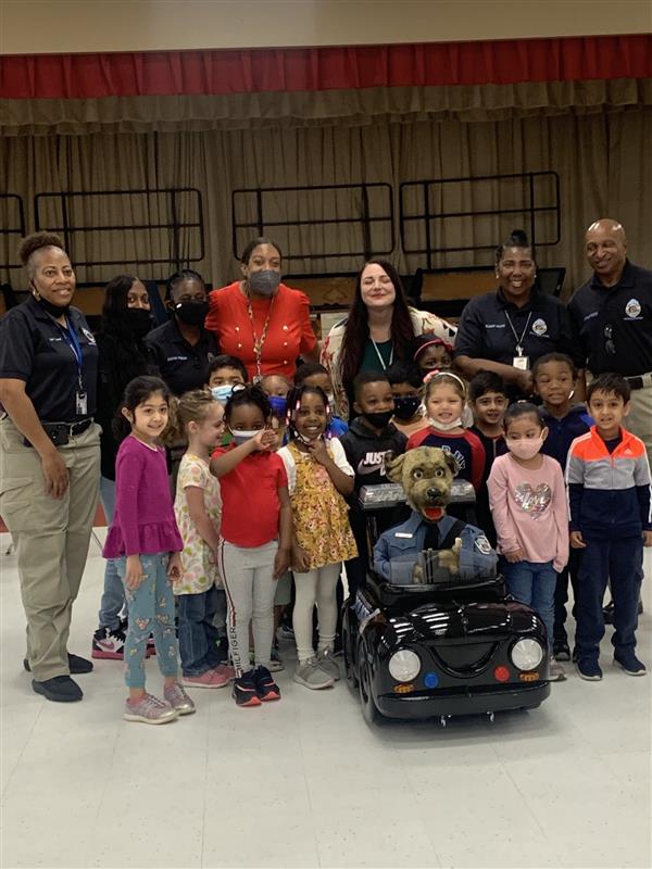 Prek and students with police volunteers